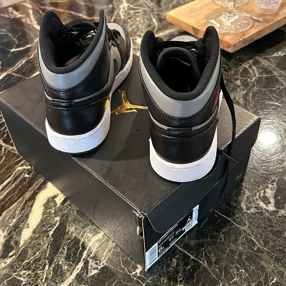 Nike Air Jordan 1 in mid black / grey - Picture 2 of 3